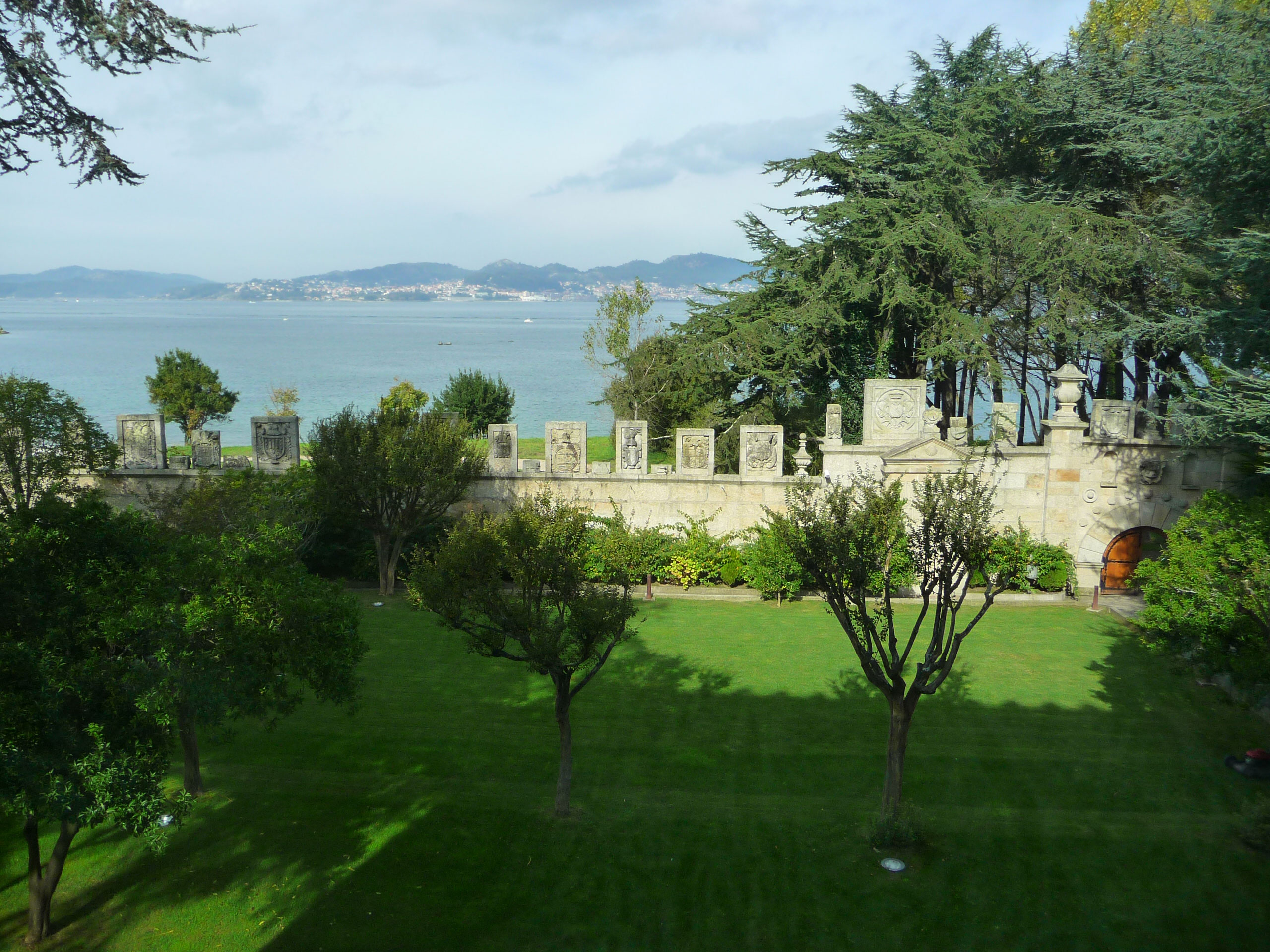 Garden-of-Hotel-Escudos-Loo