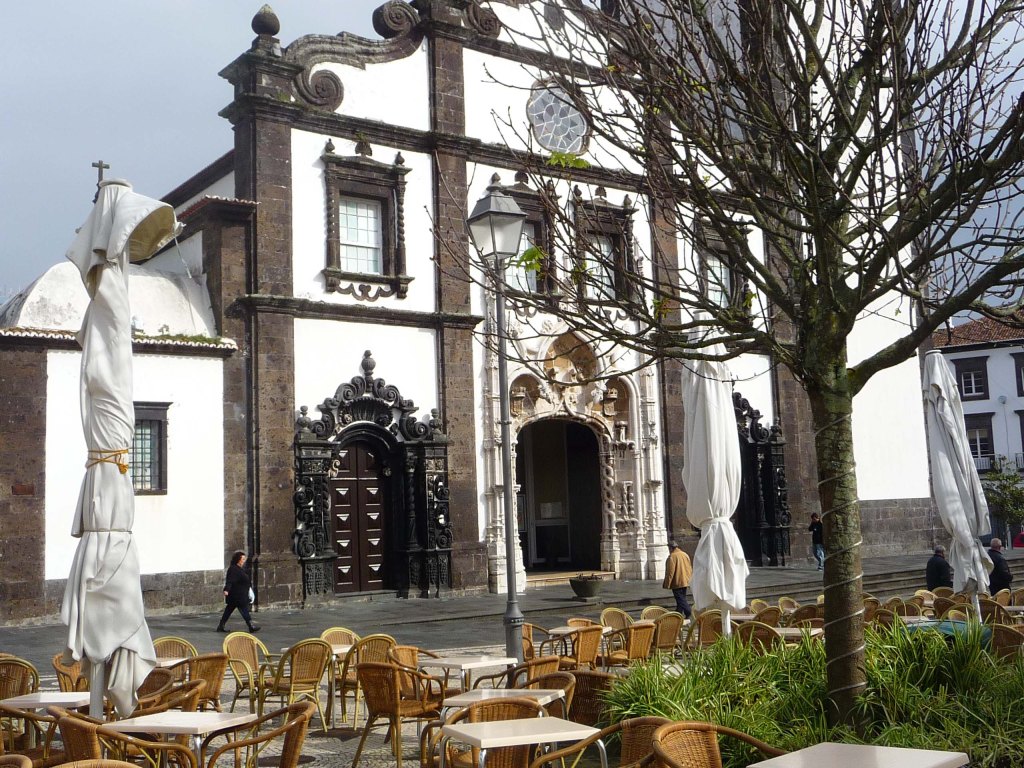 Pleasant cafe by Church 