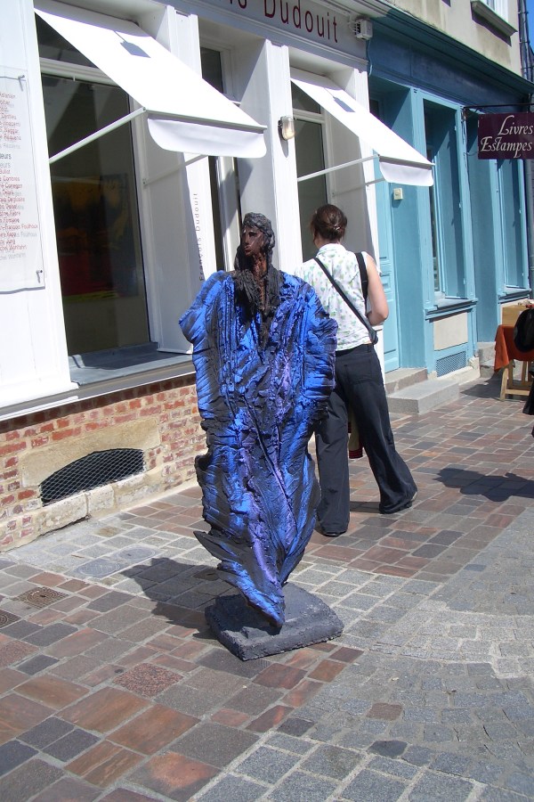 Honfleur, charcoal statue outside antelier