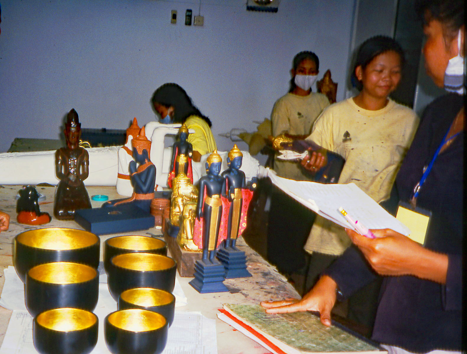 gilding-the-buddhas-in-cambodia