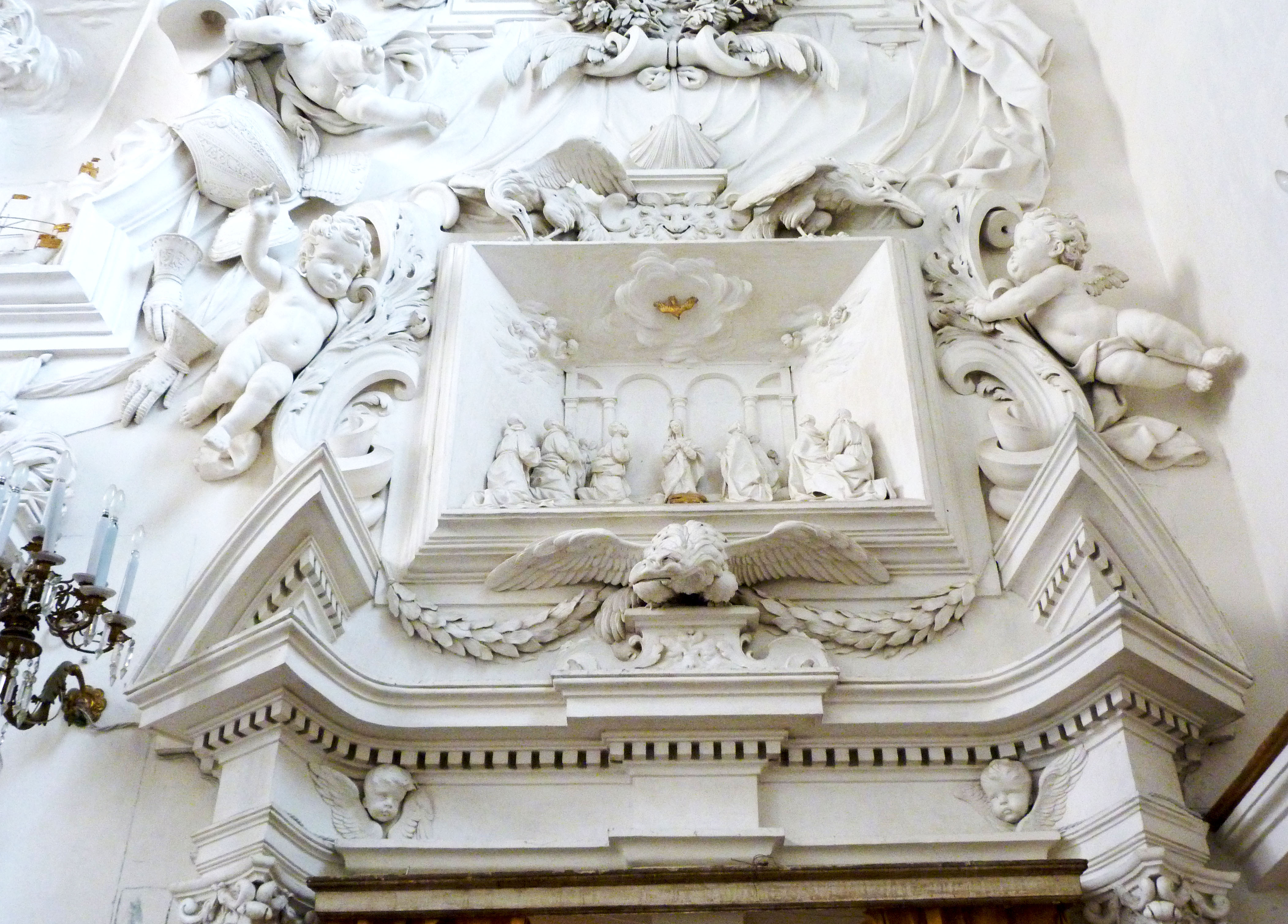 Centrepiece on a wall