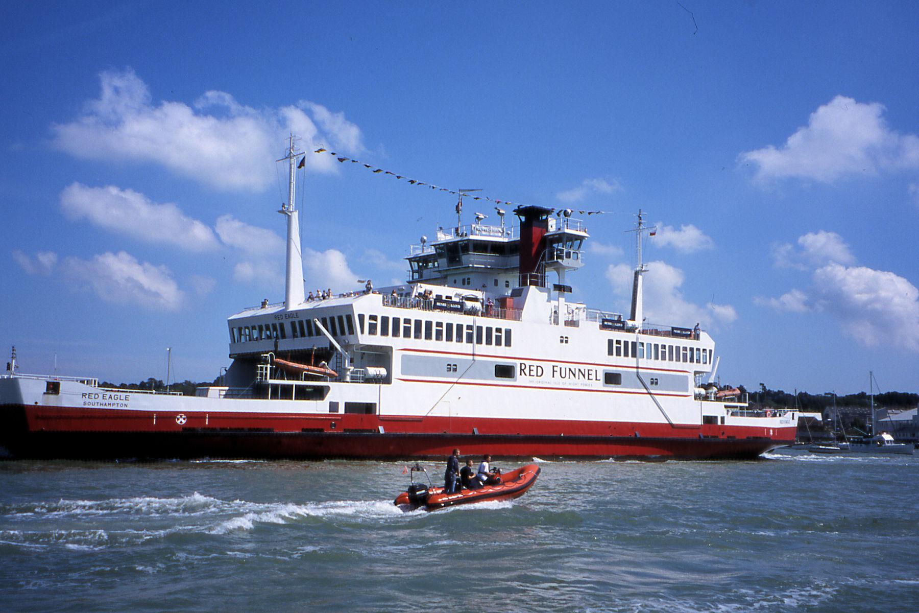 Red Funnel scene, Admirals Cup