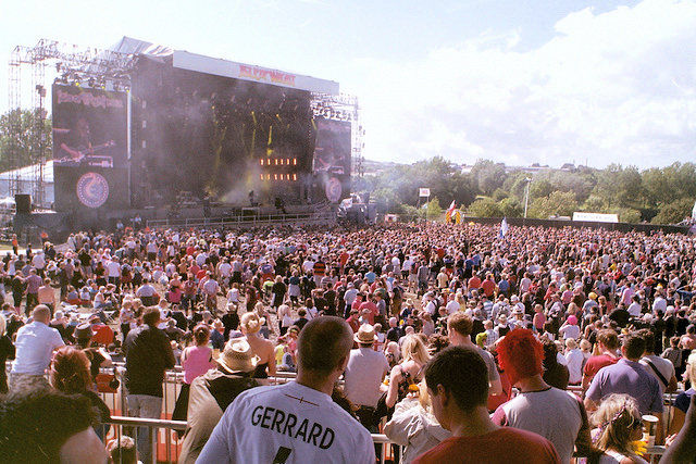 Crowds enjoy the music festival ©VisitIsleofWight.com