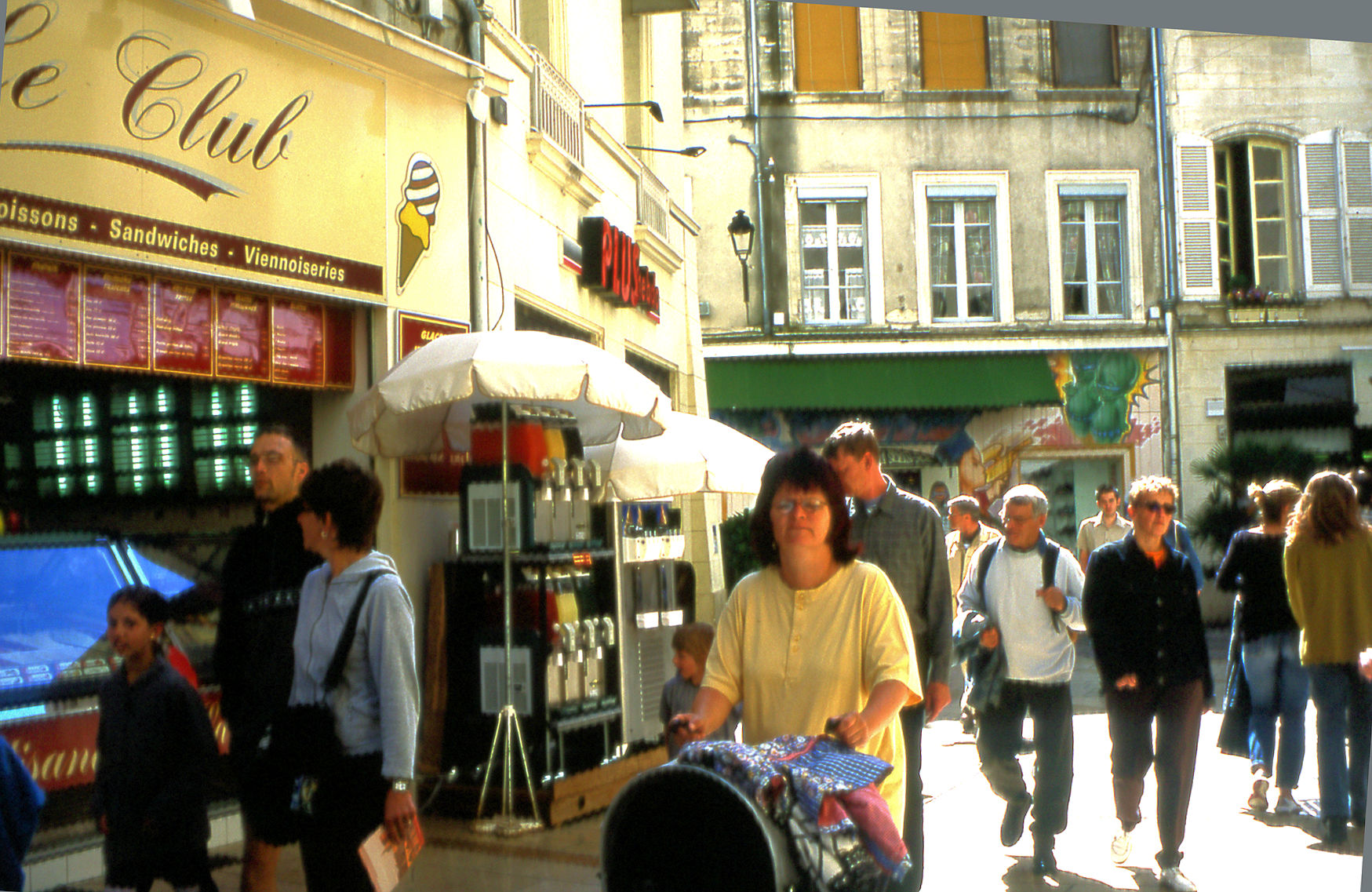 Avignon street scene